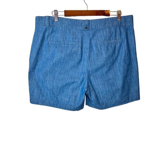 ISAAC MIZRAHI Flat Front Shorts 100% Cotton in Chambray Blue Women's Size 16 - Picture 3 of 10